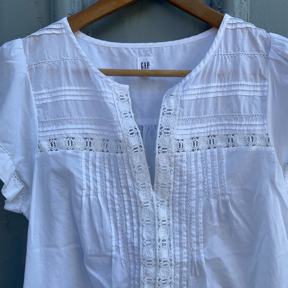 Gap flutter sleeve lace blouse, small - Picture 3 of 6